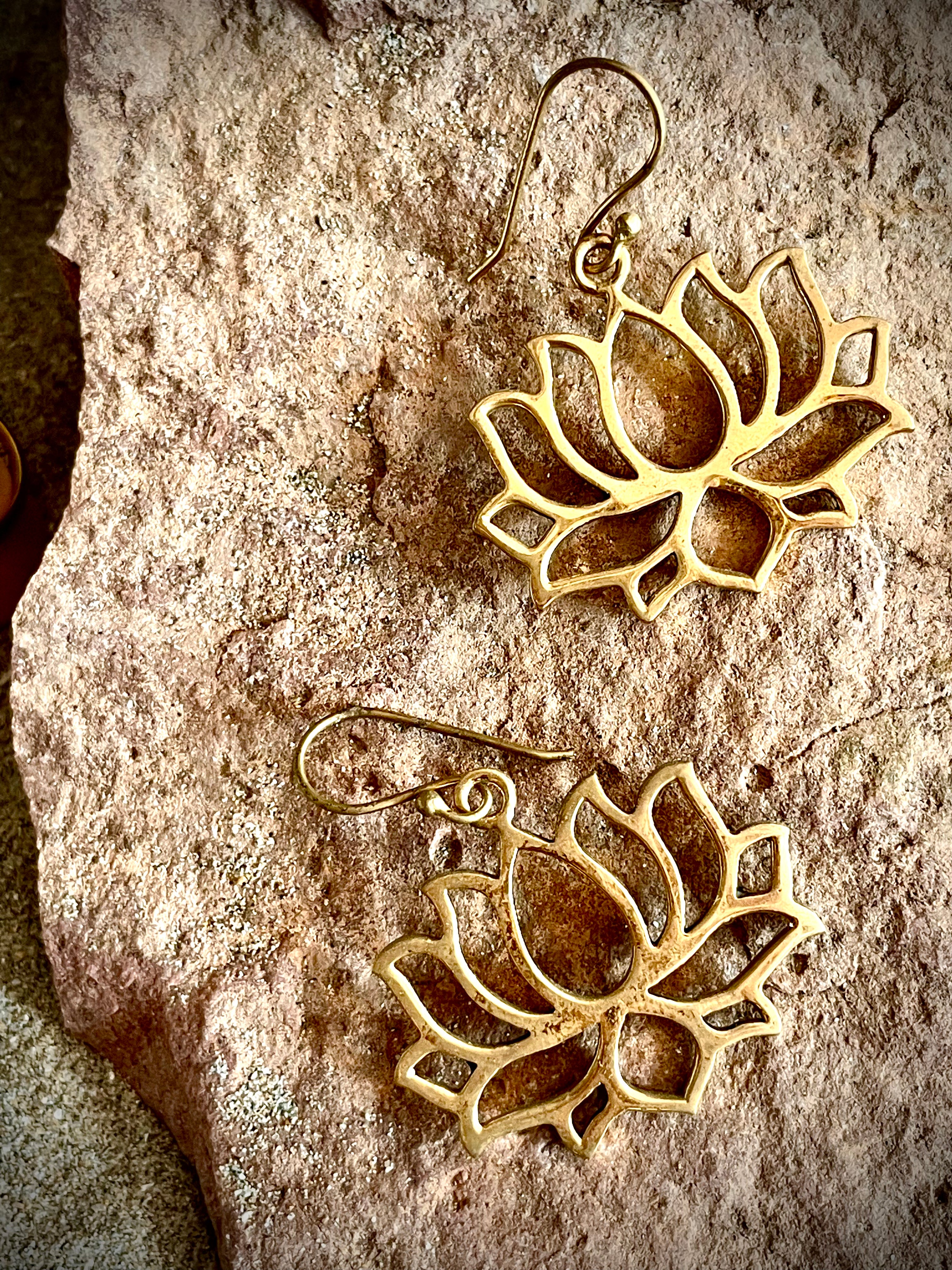 Boucles d'oreilles Lotus, en laiton