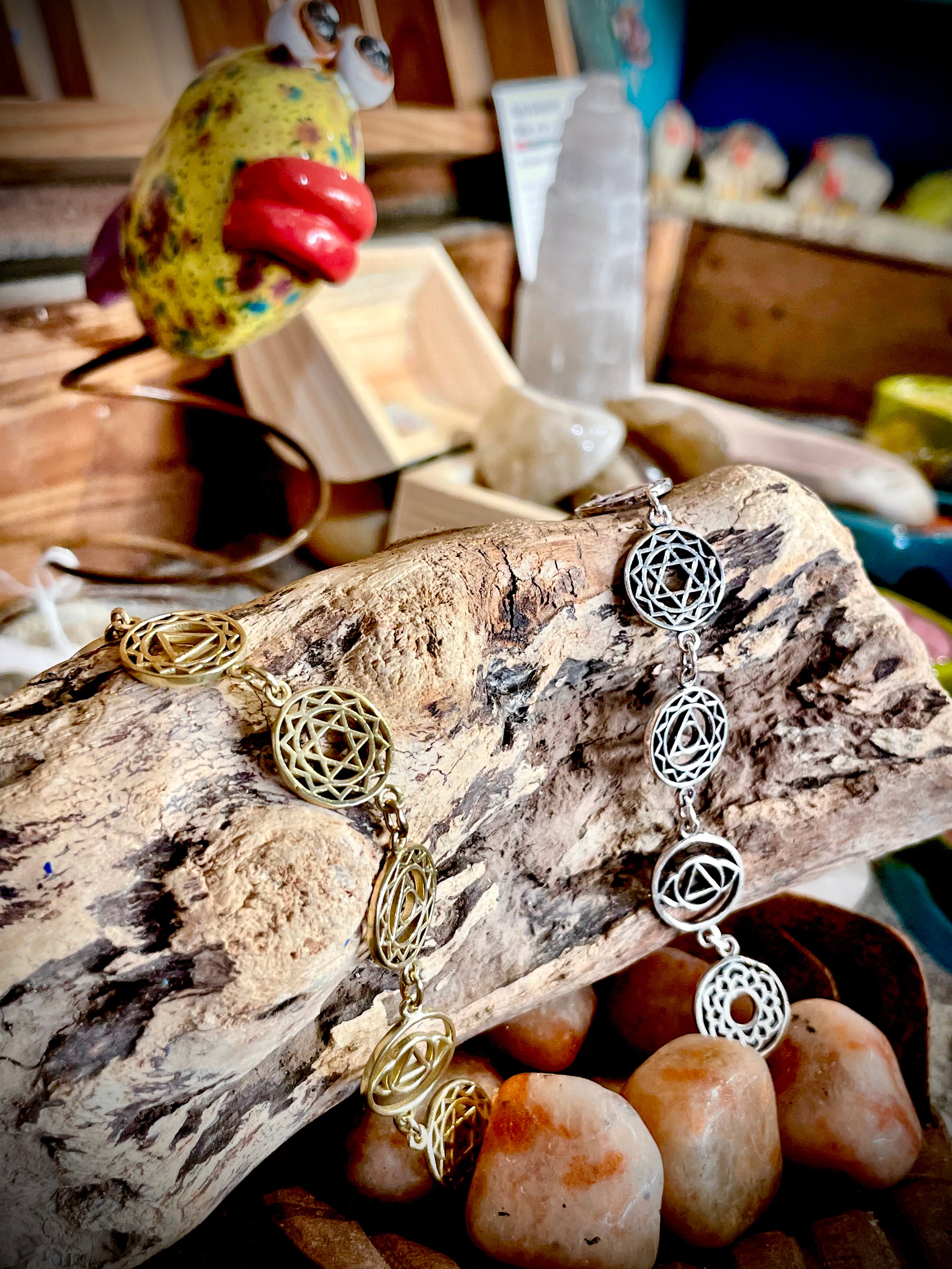 Bracelet en laiton, symboles des 7 Chakras