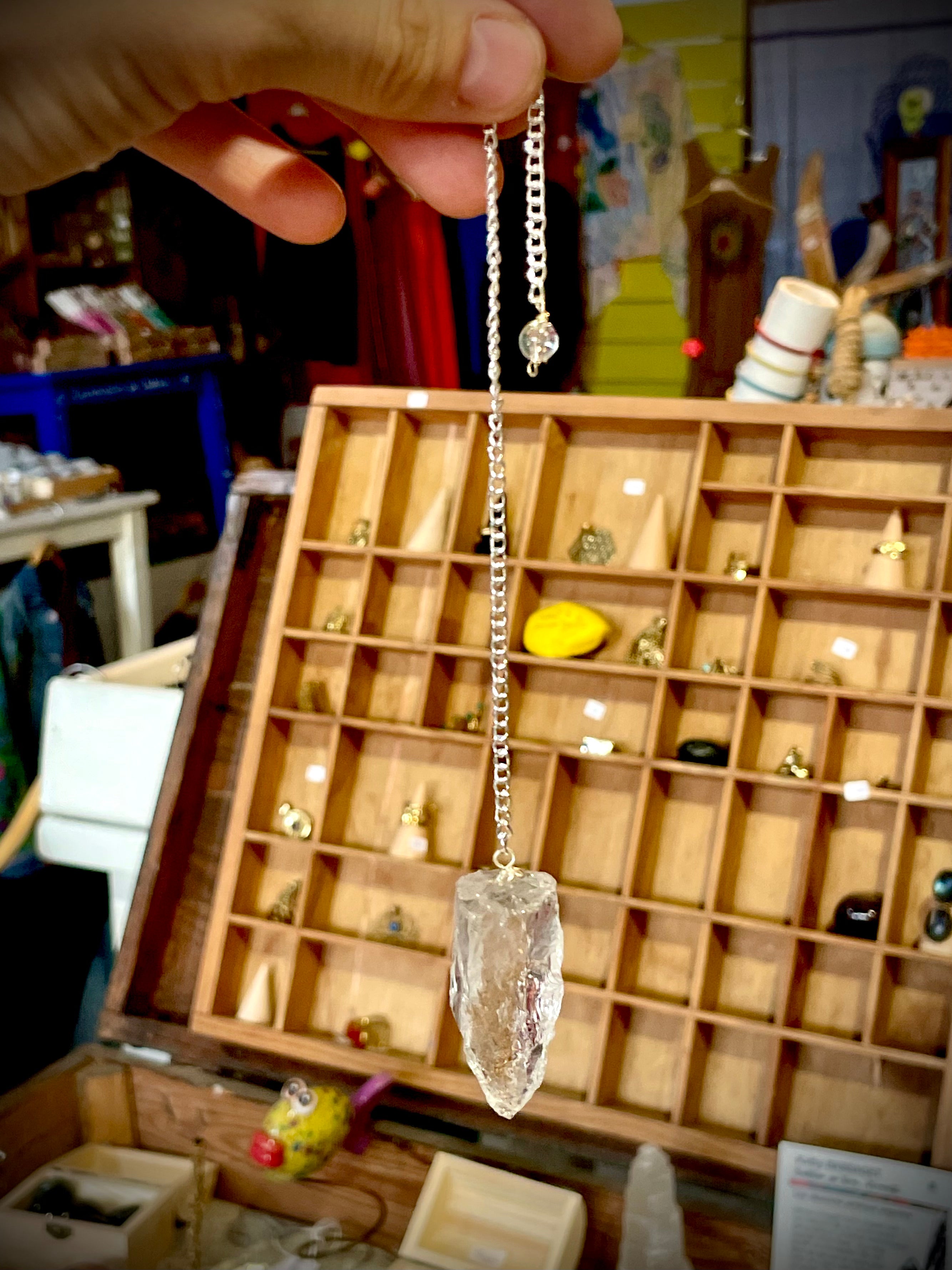 Pendule en cristal de roche, brut