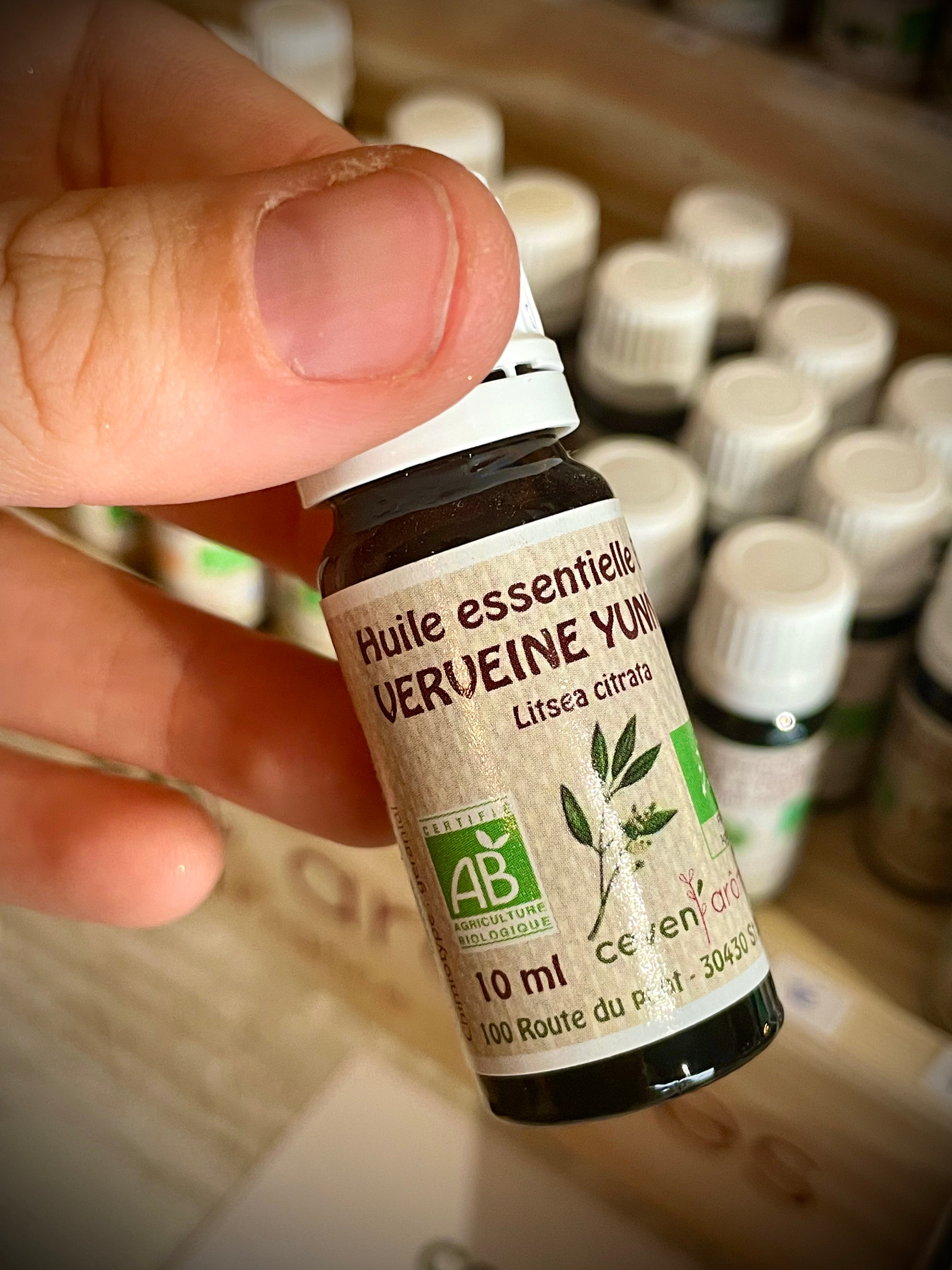Huile essentielle verveine du yunnan