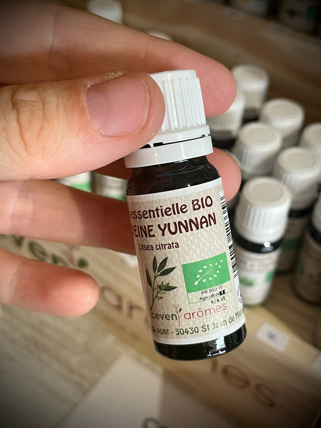 Huile essentielle verveine du yunnan
