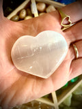 Joli petit coeur de sélénite
