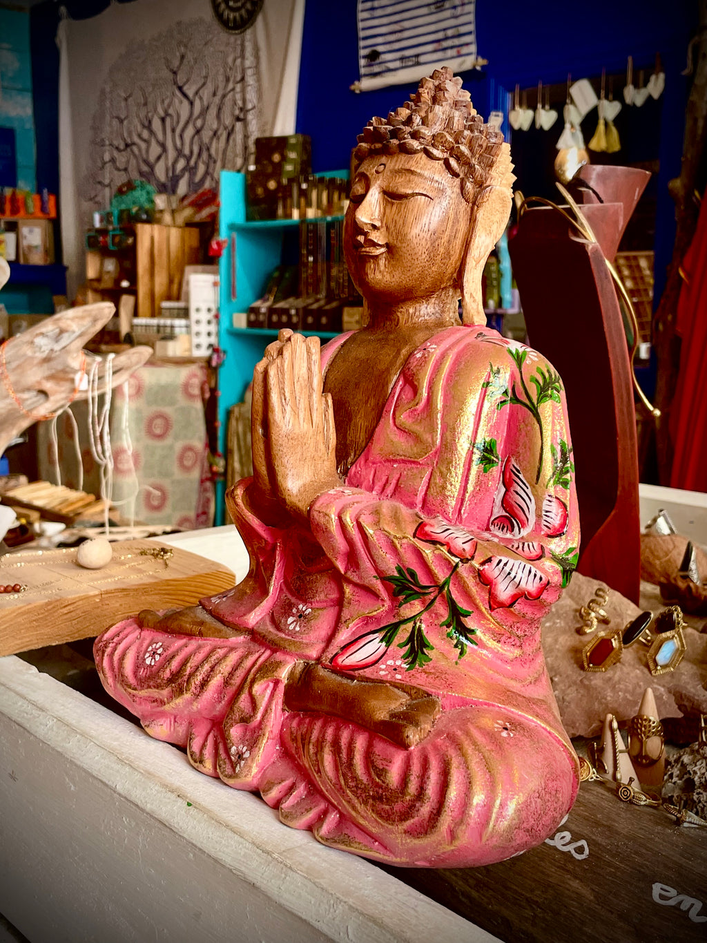 Bouddha Rose en prière, Arbre de pluie
