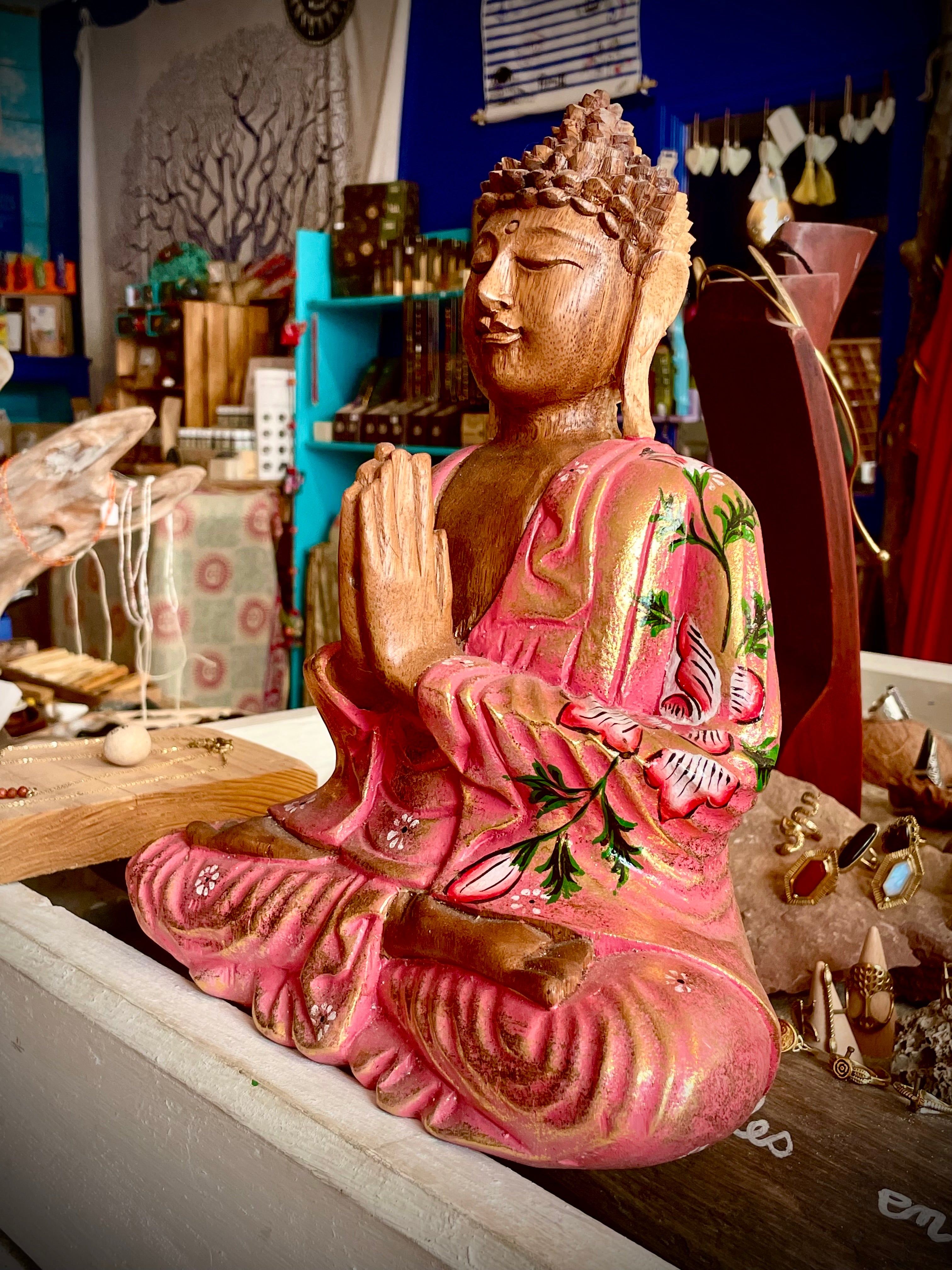 Bouddha Rose en prière, Arbre de pluie