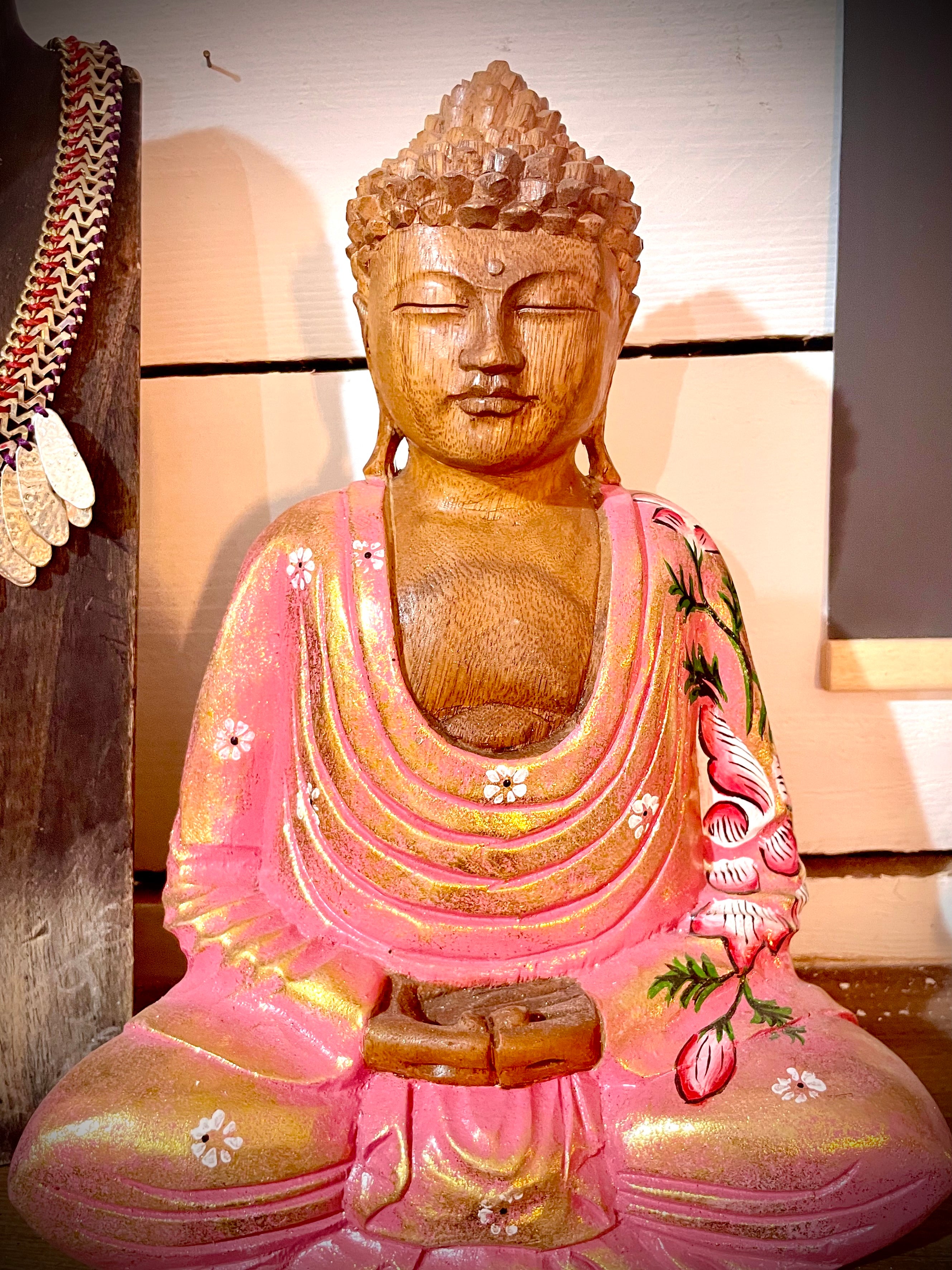 Grand Bouddha méditatif, Rose