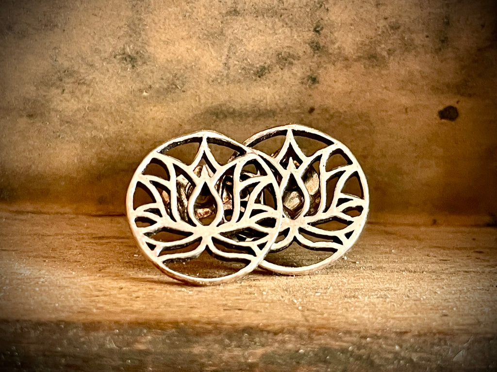 Puces d'oreille rondes Lotus, argent