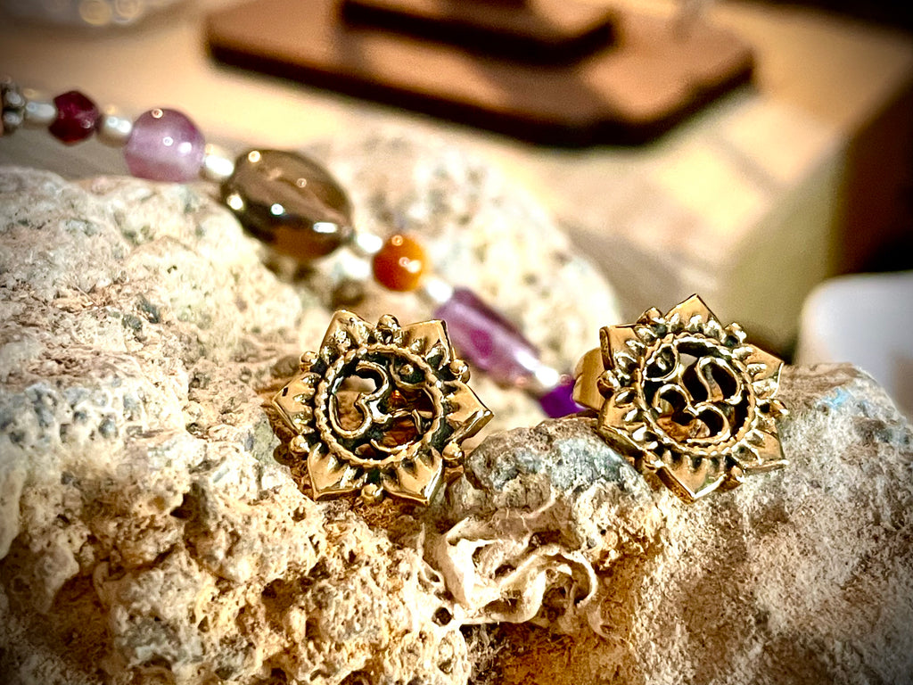 Boucles d'oreille OM et lotus