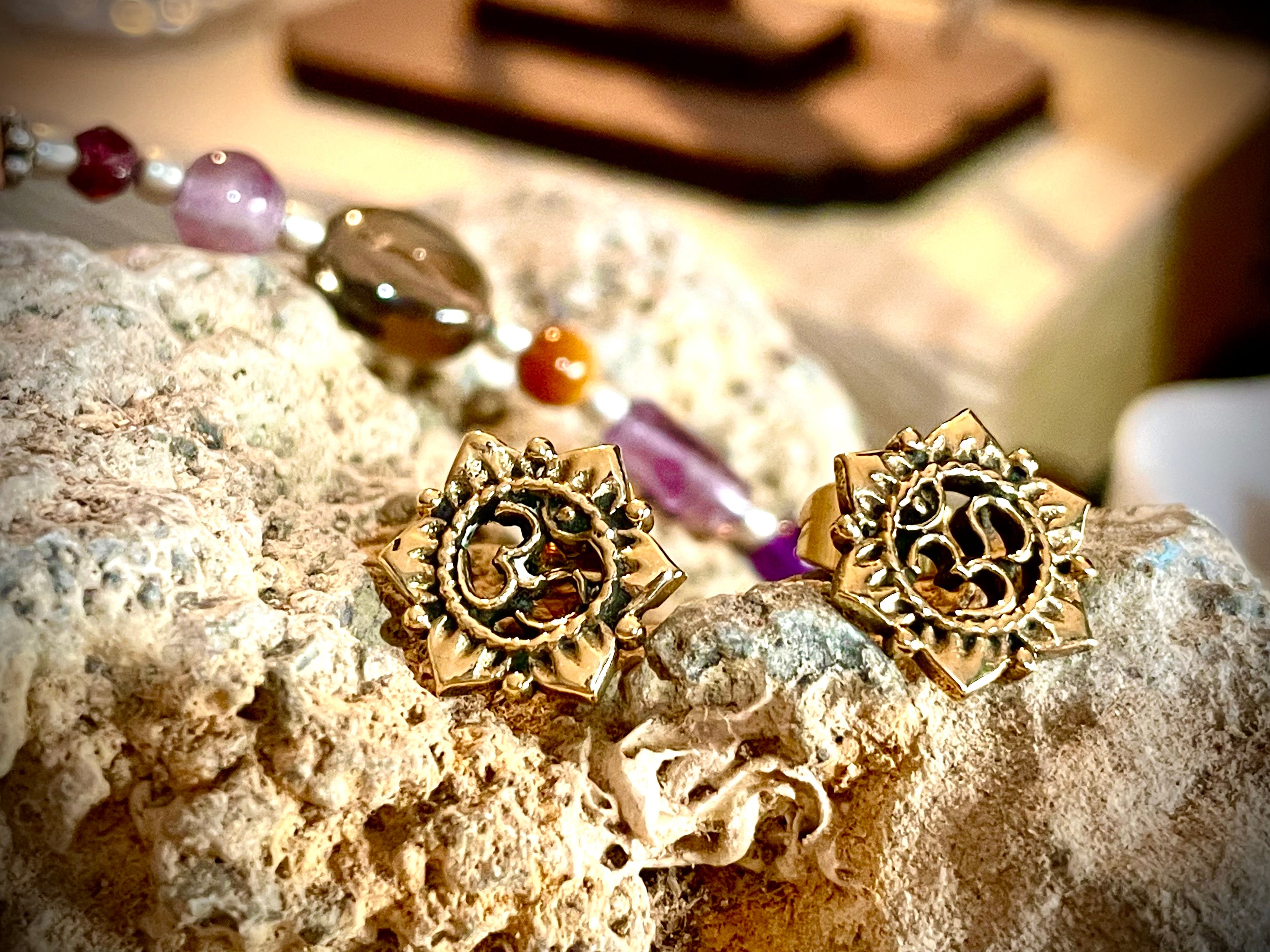 Boucles d'oreille OM et lotus